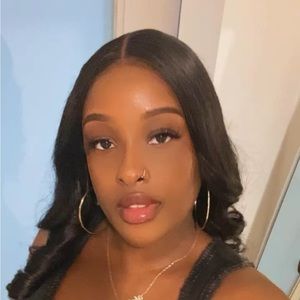 Meet your Posher, Mara